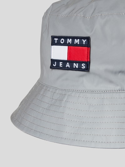 Tommy Jeans Czapka typu bucket hat z naszywką z logo Srebrny 2