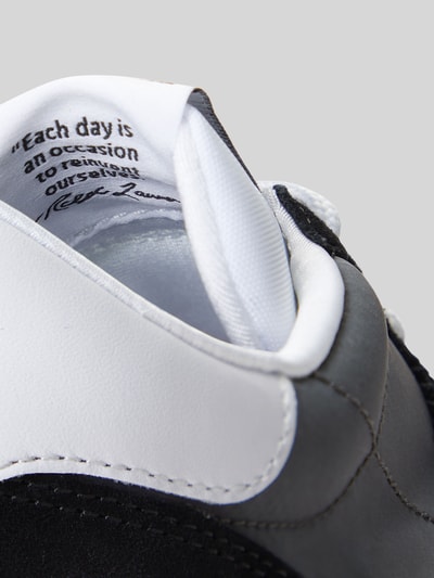 Produktfoto, Low Top Sneaker mit Veloursleder von Polo Ralph Lauren in Two Tone Optik mit strukturiertem Mesh, Label-Prägung und Logo-Stitching