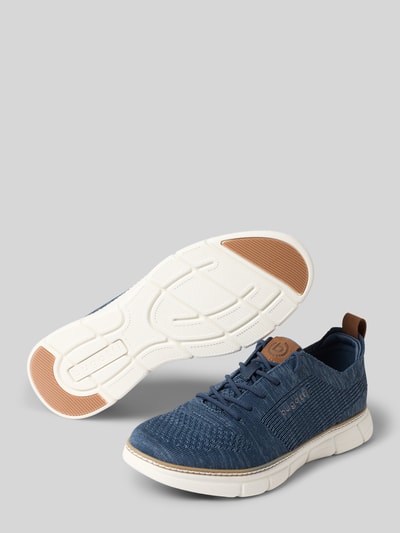 Produktfoto, Sneaker mit Label-Details Modell 'Pasadena' von bugatti in Blau, strukturierte weiße Sohle, Textil, abgerundete Form, Schnürung