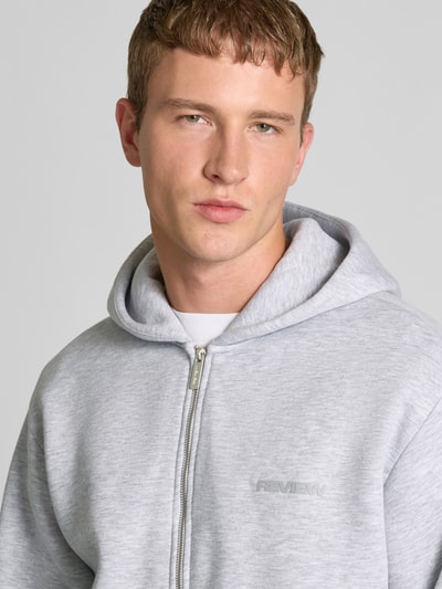 REVIEW Bluza rozpinana o kroju regular fit z aplikacją z logo Jasnoszary melanż 3