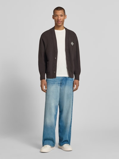 Mannenmodel draagt Jeans im Used-Look Modell 'Type 3' van Wood Wood, relaxed fit, lichte wassing, pure katoen, geheel vooraanzicht