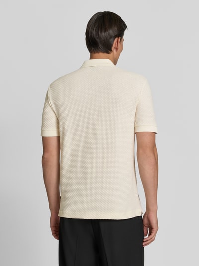 Mannelijk model draagt Regular fit poloshirt uit pure katoen model 'Parlay 82' van BOSS, Heren poloshirt, geheellichaamsbeeld achteraan.