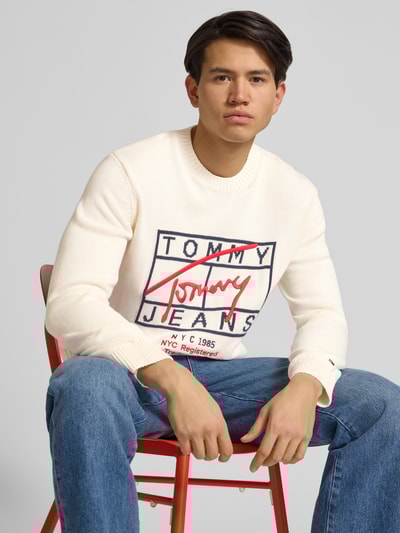 Tommy Jeans Sweter z dzianiny o kroju regular fit z czystej bawełny Złamany biały 3