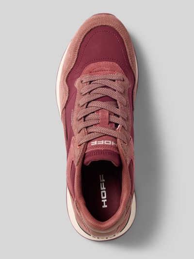 Produktfoto, Sneaker aus Leder-Mix mit Logo-Detail Modell 'City' von HOFF, runde Form, verschiedene Rot- und Rosatöne, strukturierte Oberfläche, Damen Sneaker mit 2 cm Absatzhöhe, 9 cm Schafthöhe, 8 cm Schaftweite