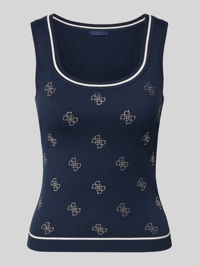 Produktfoto, Slim Fit Top aus Viskose-Mix von Guess, krój slim fit, ozdobione kryształkami, logo, faktura dzianiny, okrągły dekolt, długość tyłu 49 cm w rozmiarze S, granatowy kolor, jasne detale