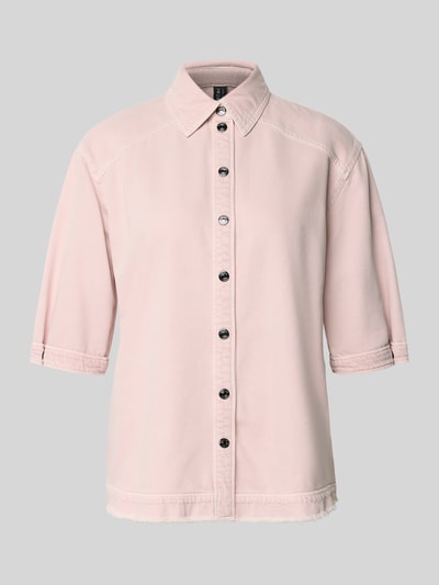 Produktfoto, Jeansbluse mit Fransensaum und 1/2-Arm von Marc Cain in Rosa, Baumwoll-Lyocell-Anteil, Gerader-Schnitt, Kentkragen, Druckknopfverschluss