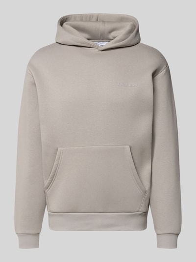 Produktfoto, Hoodie mit Känguru-Tasche von REVIEW in Beige, lockere Passform, Label-Detail, elastische Abschlüsse, Baumwollmischung
