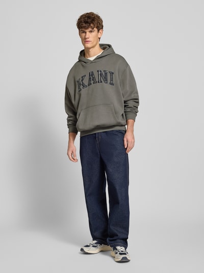 KARL KANI Hoodie met labelstitching en kangoeroezak Antraciet - 1