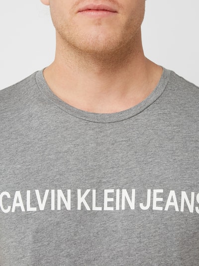 Calvin Klein Jeans T-Shirt mit Logo-Print Mittelgrau 3