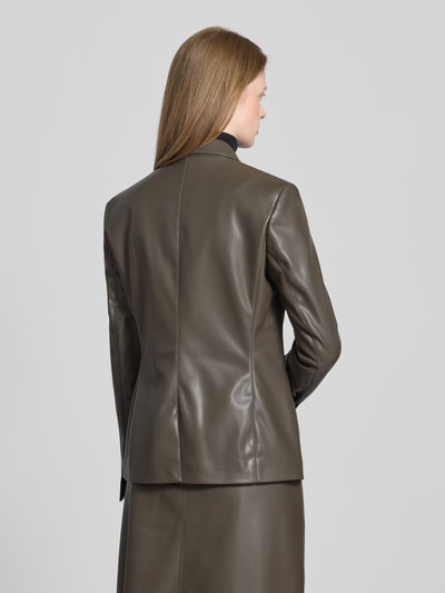 Christian Berg Woman Selection Żakiet o kroju slim fit z imitacji skóry z kieszeniami z patką Ciemnobrązowy 5