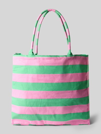 Produktfoto, Shopper mit Label- und Motiv-Print von Milano Italy in Grün und Rosa, Streifenmuster, reine Baumwolle, kurze Tragegriffe, offener Frontbereich, Inneneinsteckfach, Maße 50x44x20 cm, Schulterriemen 72 cm.