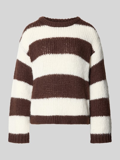 Produktfoto, Regular Fit Pullover im Two Tone Look Modell 'DORTHEA' von PIECES, braun-weiß gestreift, grob gestrickte Textur