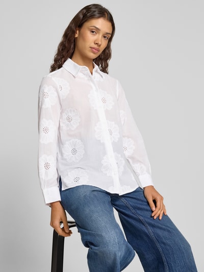 More & More Bluzka koszulowa o kroju regular fit z haftem angielskim Biały 3