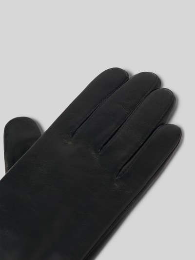 Produktfoto, Handschuhe aus echtem Leder Modell 'Arizona' von Roeckl, glatte schwarze Oberfläche, dezente Raffungen, Logo-Detail sichtbar