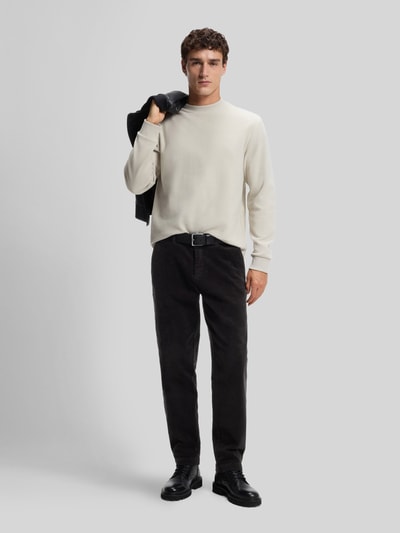 BOSS Orange Chinosy o kroju tapered fit z mieszanki bawełny Ciemnobrązowy 1