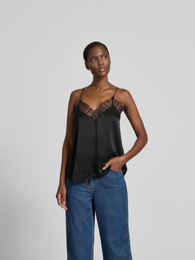 Frauenmodel trägt Top mit Spitzenbesatz von Iro, schwarz, Relaxed-Fit, V-Ausschnitt, semitransparente Partien, Spaghetti-Träger, Rückenlänge bei Größe 36: 46 cm, Ganzkörperansicht von vorne.