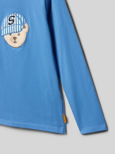 Productfoto, shirt met lange mouwen Longsleeve met motiefstitching en labeldetail van Steiff, blauw katoenmix met stretch, recht model, ronde hals, motiefstitching en labeldetail, ruglengte bij maat 116: 44 cm.