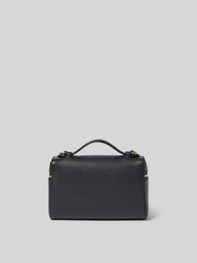 Produktfoto, Kosmetik-Tasche mit Logo-Detail von Tory Burch aus schwarzem Leder mit Logo-Print, Zweiwege-Reißverschluss, 19 cm Breite, 13 cm Länge, 6 cm Tiefe, abnehmbarer Schulterriemen, Logo-Prägung, strukturierte Oberfläche.