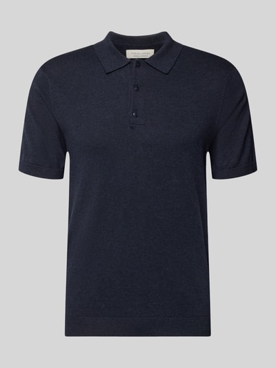Produktfoto, dunkelblaues Regular Fit Poloshirt mit Knopfleiste Modell 'BELLS' von Casual Friday, Baumwoll-Lyocell-Mix, Strickstruktur.