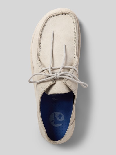 Produktfoto, Schnürschuhe aus Veloursleder Modell 'UTTI LACE' von Birkenstock für Damen mit abgerundeter Spitze, profilierter Sohle, Absatzhöhe 4 cm, Schafthöhe 6 cm, Schaftweite 6 cm, in hellem Beige, Obermaterial samtig strukturiert.