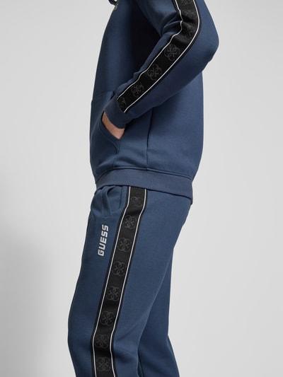 Guess Activewear Sweatpants mit Label-Detail Modell 'MICKEY' Marine 3