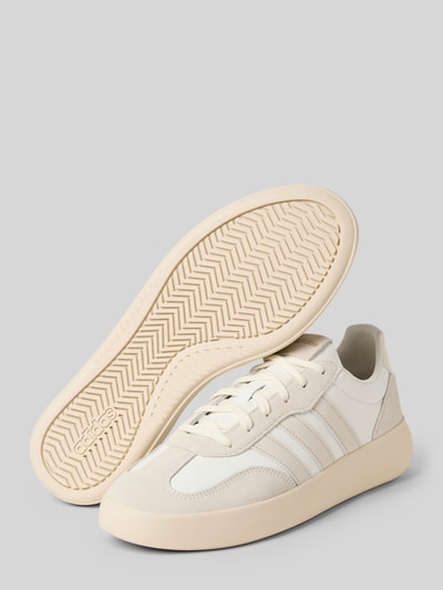 Produktfoto, Sneaker mit Schnürverschluss Modell 'BARREDA' von adidas Sportswear aus Echtleder in Creme mit abgerundete-Spitze, Label-Detail, strukturierte Sohle, Absatzhöhe 5 cm, Schafthöhe 7 cm, Schaftweite 6 cm