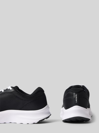 Produktfoto, Low Top Sneaker aus Mesh Modell 'NEO RUN ACE' von Lacoste in Schwarz mit weißer, strukturierter Sohle, flacher Absatz, Logo-Stitching, unifarben, abgerundete Schuhspitze, Schnürung, Label Print