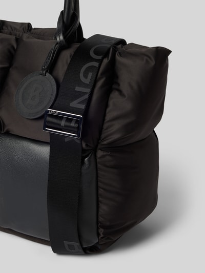 Produktfoto, torba shopper z pikowaniem Shopper mit Steppnähten Modell 'gletsch amelie' od BOGNER, Główna przegroda z zamkiem błyskawicznym, uchwyt, pasek na ramię, detal z logo, Szerokość w rozmiarze 1: 42 cm, Długość w rozmiarze 1: 30 cm, Głębokość w rozmiarze 1: 17 cm, Długość paska na ramię w rozmiarze 1: 40 cm