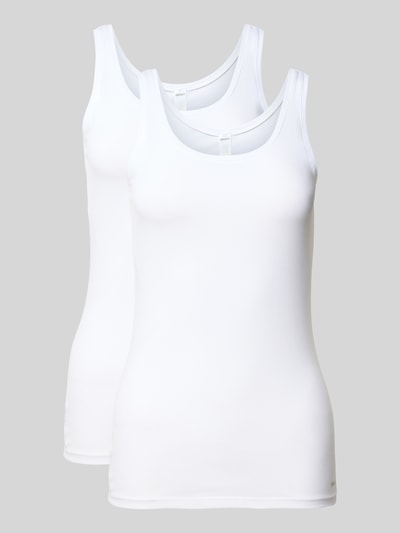 Produktfoto, zwei weiße Slim Fit Tanktops aus elastischem Baumwoll-Mix mit Rundhalsausschnitt und ärmellosem Design von SKINY