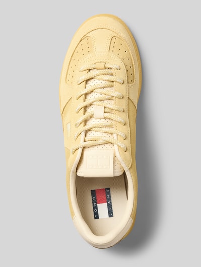 Produktfoto, Sneaker aus Veloursleder mit Logo-Details von Tommy Jeans in hellgelb mit glatter und gelochter Textur, Damen Sneaker von Tommy Jeans