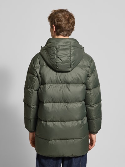 Tommy Jeans Płaszcz puchowy o kroju regular fit z wyhaftowanym logo Ciemnozielony 5