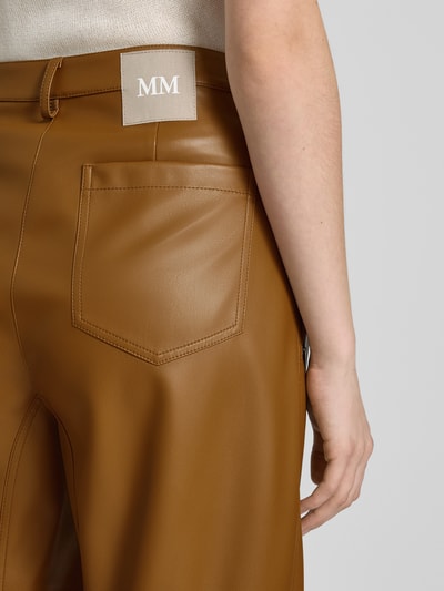 MM by Max Mara Spodnie z imitacji skóry o kroju tapered fit z ozdobnymi szwami Koniakowy 3