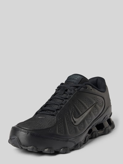 Produktfoto, schwarzer Sneaker mit Logo-Detail Modell 'REAX 8' von Nike, glatte und strukturierte Materialien, Damen Sneaker von Nike