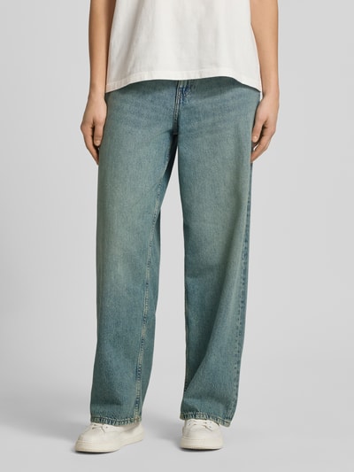 Vrouwenmodel draagt Wide Fit Jeans in 5-pocket-design model 'Kyoto' van JJXX, puur katoen, denimblauw, voorkant, zoom tot voeten.