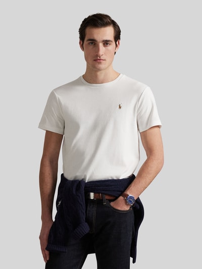 Männermodel trägt Slim Fit T-Shirt aus reiner Baumwolle von Polo Ralph Lauren, efekt: jednolity kolor, krój slim fit, wyhaftowane logo, okrągły dekolt, krótki rękaw, bawełna, męski t-shirt, ganzkörperansicht von vorne