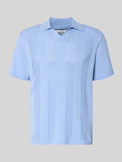 Produktfoto, Relaxed Fit Poloshirt aus reiner Baumwolle von Armedangels in Hellblau, Optik: Unifarben, Feinstrick, Label-Patch.