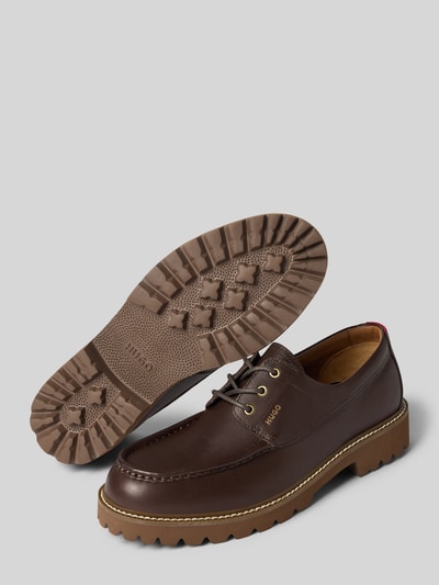 Produktfoto, braune Schnürschuhe aus echtem Leder Modell 'Draven_derb_pley_BP' von HUGO, strukturierte Sohle, Herren Schnürschuhe