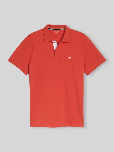 Productfoto, Regular Fit Poloshirt uit puur katoen van Tom Tailor, effen rood, piquéstructuur, korte mouw, polokraag, logo-stiksel, 2-knoopsluiting, zijsplitten.