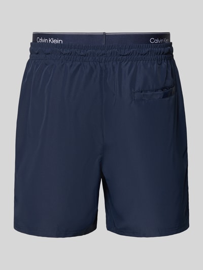 Produktfoto, Regular Fit Shorts mit integriertem Slip von Calvin Klein Underwear in Dunkelblau, mit Logo-Stitching und elastischem Bund mit Tunnelzug