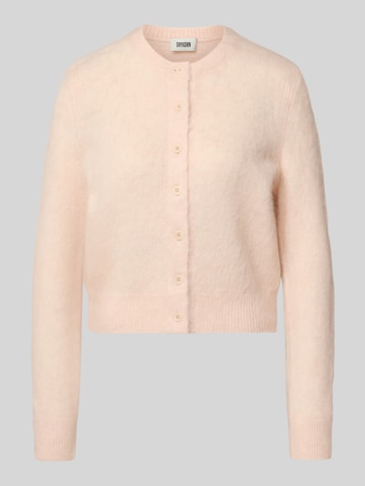 Produktfoto, Strickjacke mit Rundhalsausschnitt Modell 'GLENNA' von DRYKORN in zartem Rosé, weiche Textur, Knopfleiste, Regular Fit