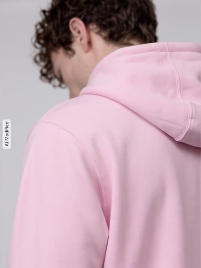 Männermodel trägt Regular Fit Sweatjacke aus Baumwoll-Mix von Nike in Hellrosa, glatte Struktur, Ganzkörperansicht Rückansicht, KI-modifiziertes Bild.
