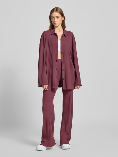 OH APRIL Flared Stoffhose mit Strukturmuster Modell 'Lyle' Dunkelrot 1