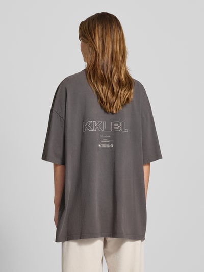Karo Kauer Oversized T-Shirt mit Label-Print Anthrazit 5