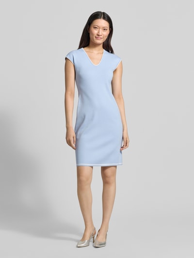 Marc Cain Knielanges Kleid aus Viskose-Mix mit Kontrastkante Hellblau 1