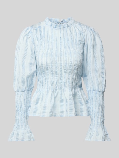 Produktfoto, Bluse in tailliertem Schnitt mit Smok-Details Modell 'RAVA' von YAS, hellblau-weiß gestreift, strukturierte Viskose-Mix-Oberfläche