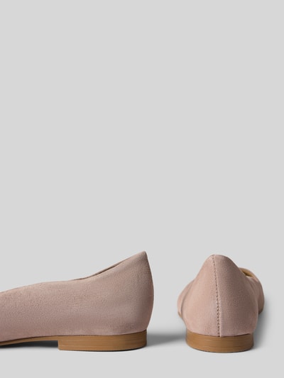 Produktfoto, Ballerina aus echtem Rindsleder von Tamaris in roséfarbener Velourslederoptik, abgerundete Form, strukturierte Sohle