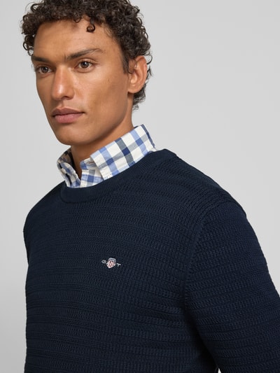 GANT Sweter z dzianiny z fakturowanym wzorem i wyhaftowanym logo Granatowy 3
