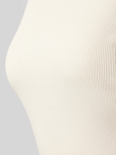Produktfoto, Pyjama-Oberteil aus Baumwoll-Mix von Christian Berg Woman, cremefarben, feine Ripp-Optik, glatte Textur, Skinny Fit, Detailaufnahme