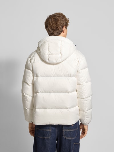 Tommy Jeans Kurtka puchowa o kroju regular fit z wyhaftowanym logo Złamany biały 5