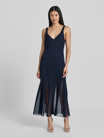 Vrouwenmodel draagt Meerjungfrauen avondjurk uit reiner viscose model 'DONABELLI' van BOSS, look: effen, pasvorm: zeemeerminstijl, midilengte, V-hals, transparante inzetten, satijn materiaalverwerking, breedebandjes, uitlopende zoom, ritssluiting, ganzekörperaanzicht van voren.